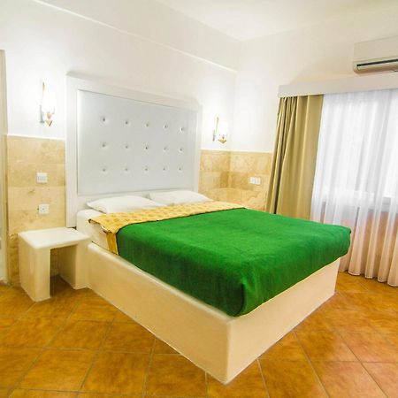 The Pine Bay Club Hotel Кирения Екстериор снимка
