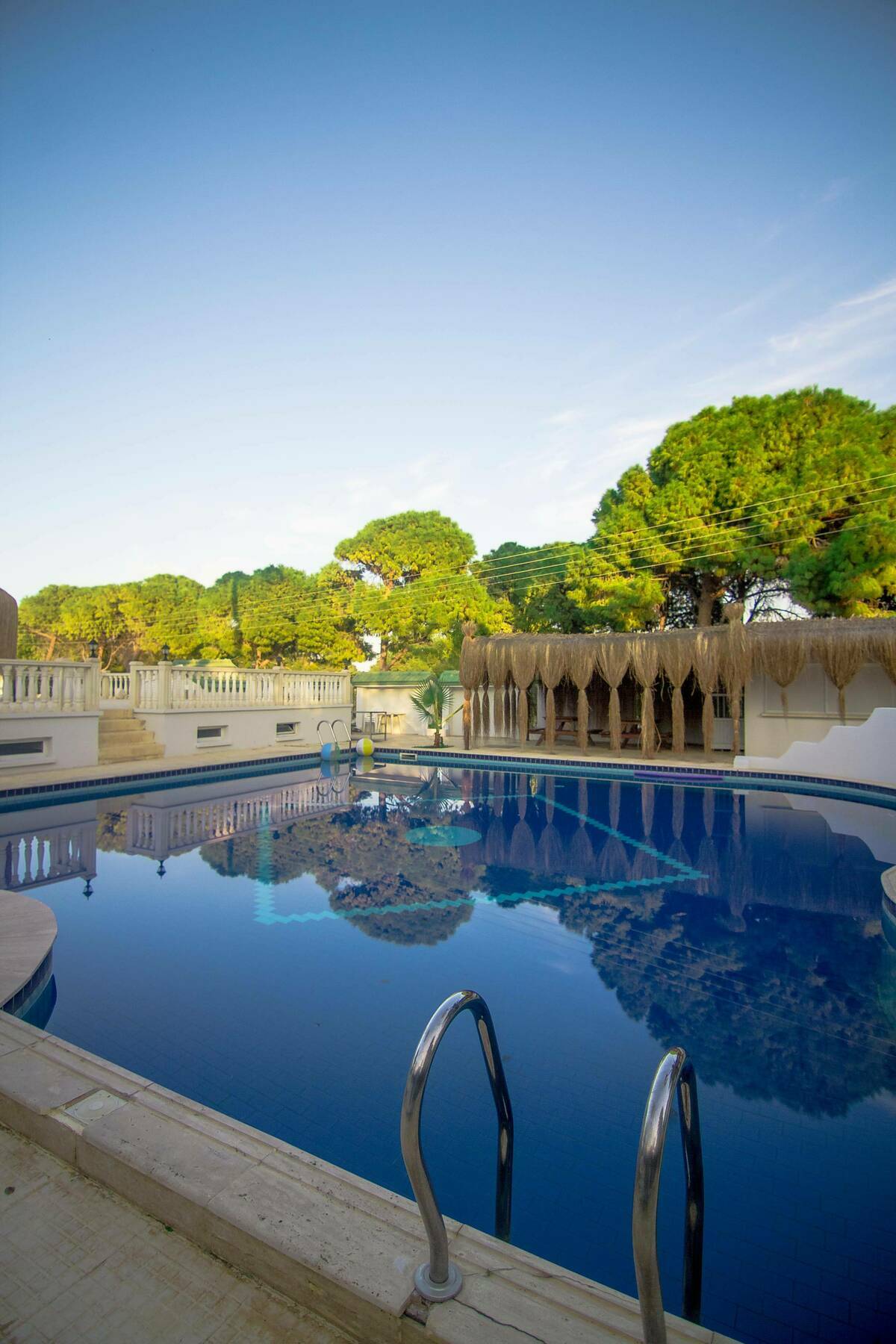 The Pine Bay Club Hotel Кирения Екстериор снимка