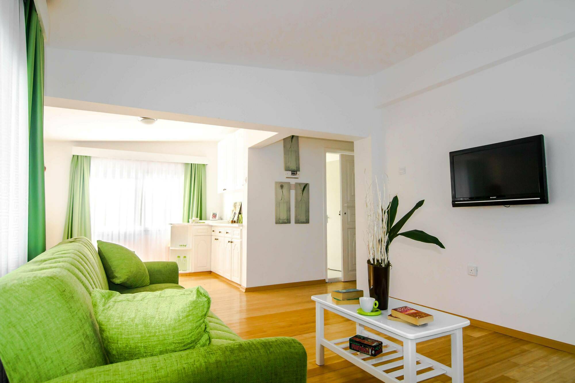 The Pine Bay Club Hotel Кирения Екстериор снимка