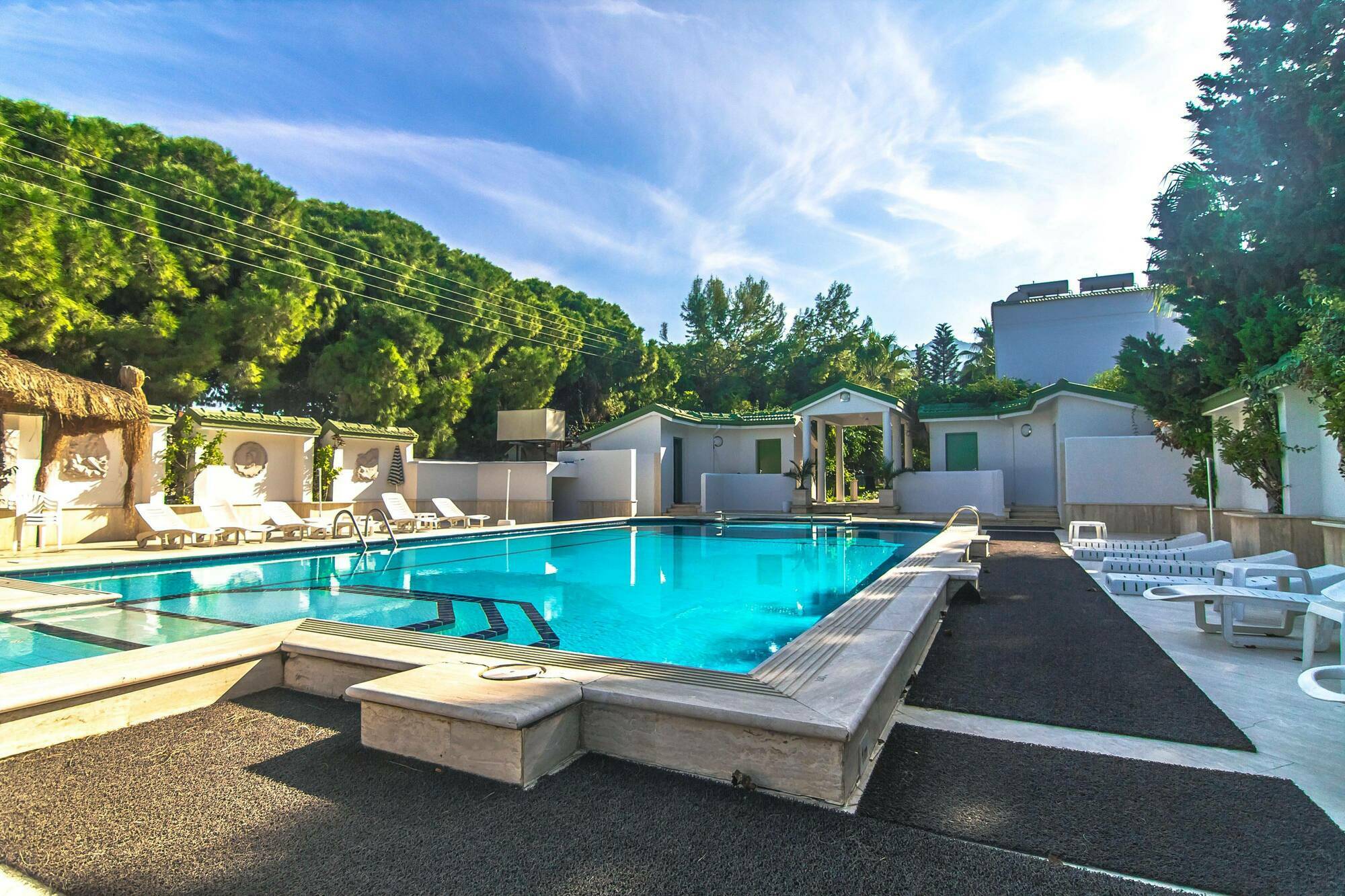 The Pine Bay Club Hotel Кирения Екстериор снимка