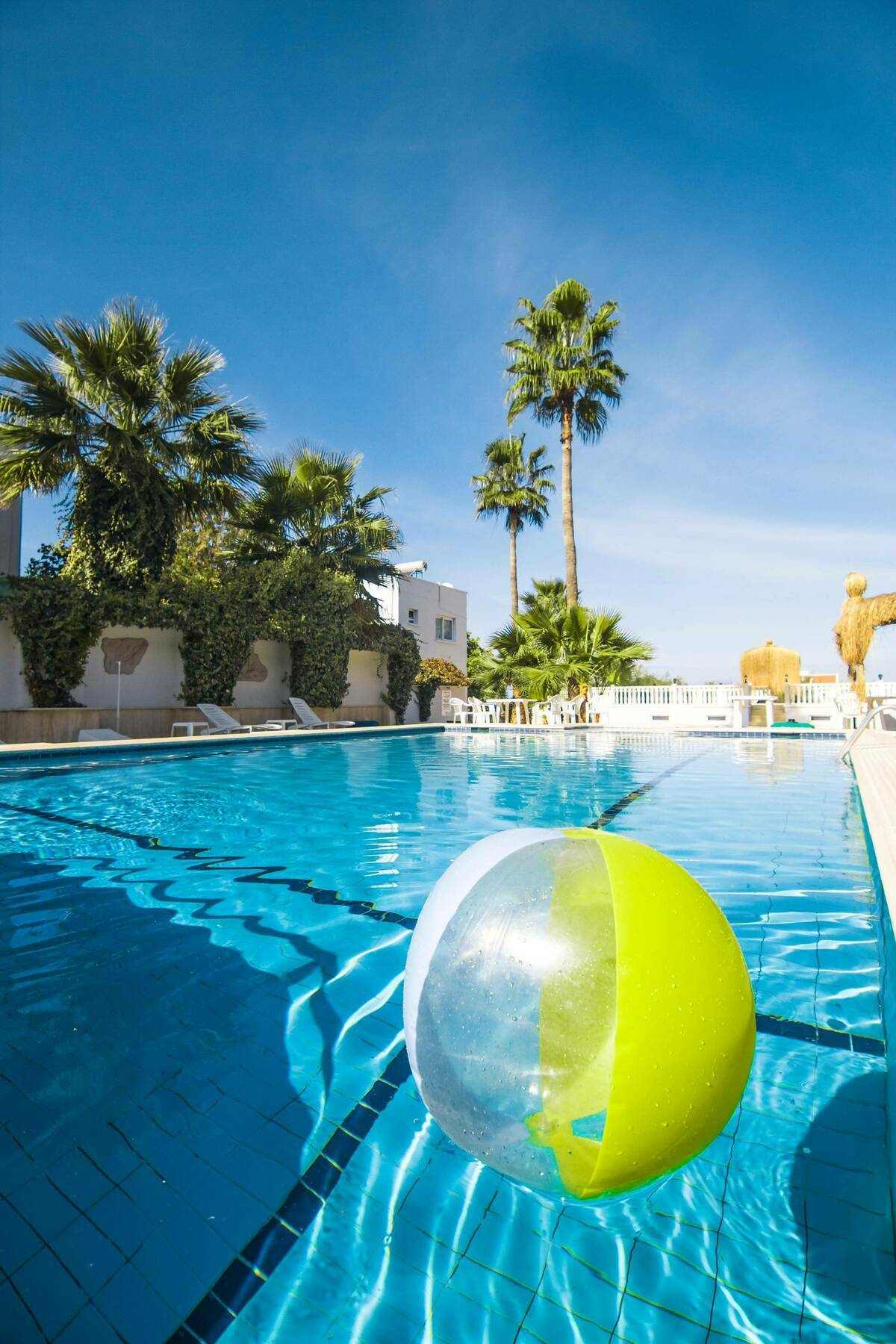 The Pine Bay Club Hotel Кирения Екстериор снимка
